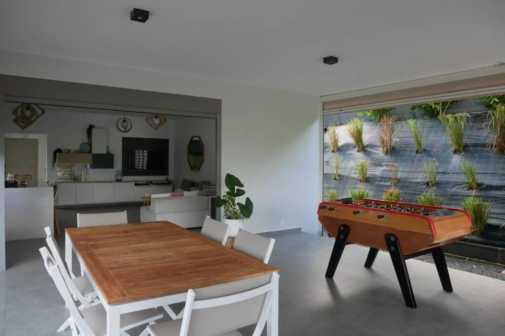 Villa Kumquat Avec Piscine Et Vue Sur Les Montagnes 프티-부르 외부 사진