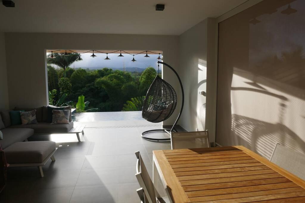 Villa Kumquat Avec Piscine Et Vue Sur Les Montagnes 프티-부르 외부 사진