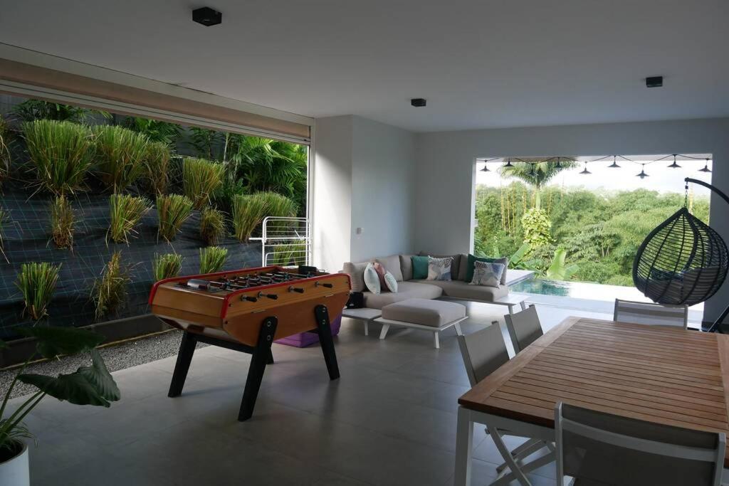 Villa Kumquat Avec Piscine Et Vue Sur Les Montagnes 프티-부르 외부 사진
