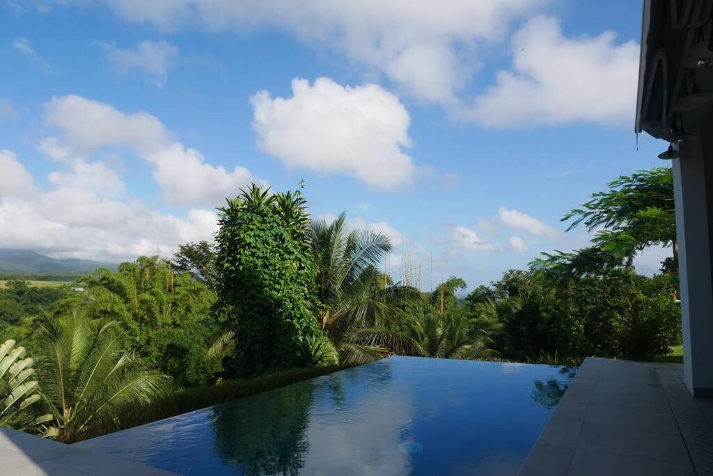 Villa Kumquat Avec Piscine Et Vue Sur Les Montagnes 프티-부르 외부 사진