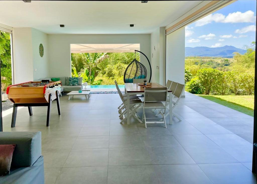 Villa Kumquat Avec Piscine Et Vue Sur Les Montagnes 프티-부르 외부 사진